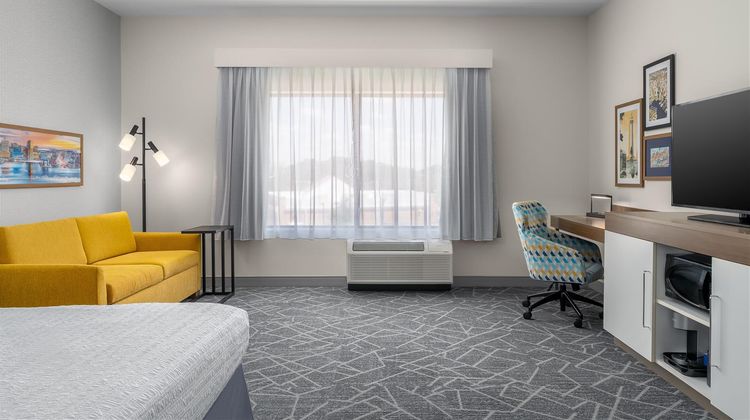 Hampton Inn Bayview Campus Room
