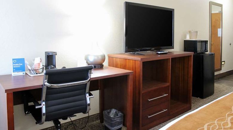 <b>Comfort Inn & Suites Fultondale Room</b>. Images powered by <a href="https://iceportal.shijigroup.com/" title="IcePortal" target="_blank">IcePortal</a>.
