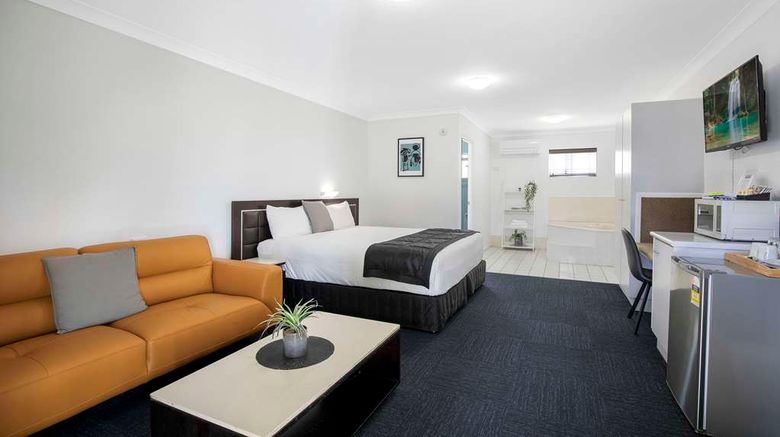 <b>Comfort Inn North Brisbane Room</b>. Images powered by <a href="https://iceportal.shijigroup.com/" title="IcePortal" target="_blank">IcePortal</a>.