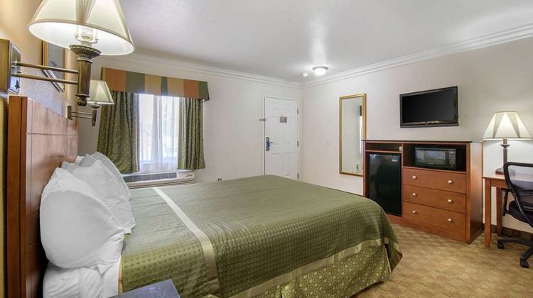 Rodeway Inn Adelanto Room