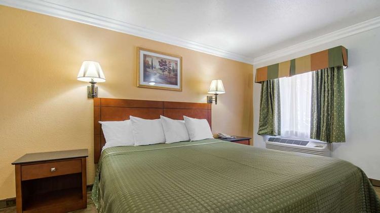 Rodeway Inn Adelanto Room
