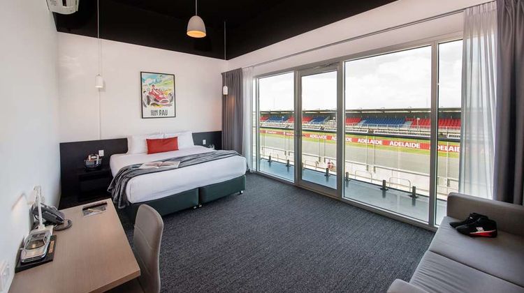 Rydges Pit Lane Hotel Room