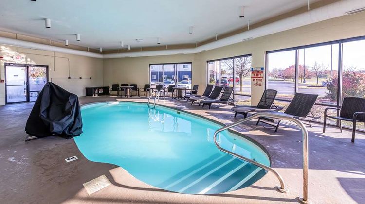 Quality Inn & Suites Indianapolis South Pool
