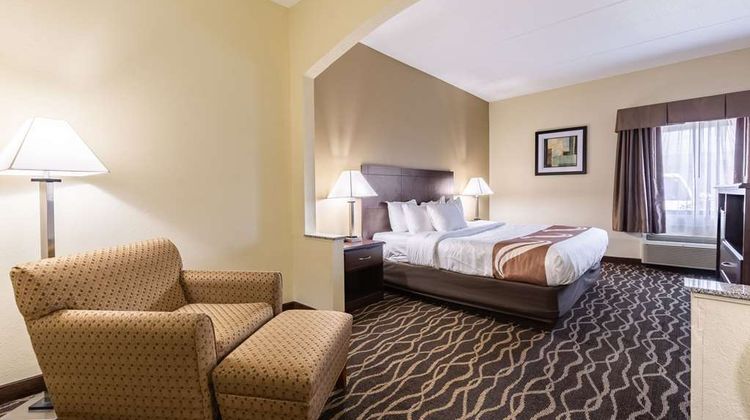 Quality Inn & Suites Indianapolis South Suite