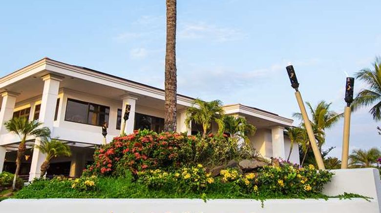 <b>Maui Coast Hotel Exterior</b>. Images powered by <a href="https://iceportal.shijigroup.com/" title="IcePortal" target="_blank">IcePortal</a>.