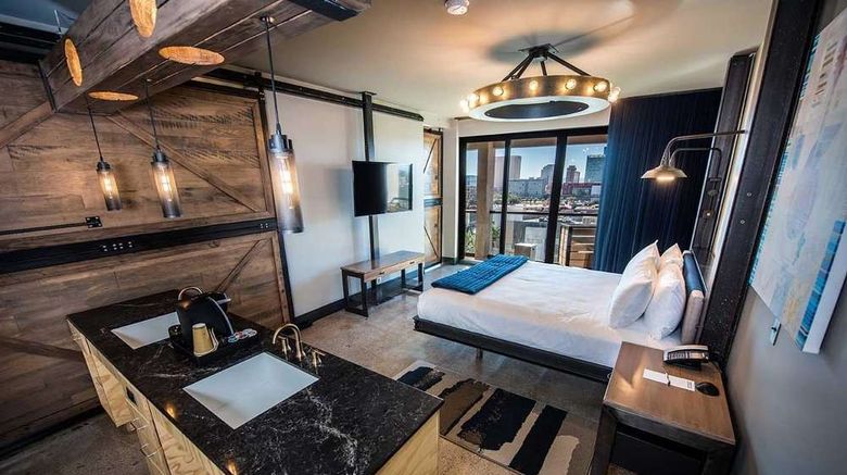 <b>FOUND:RE Phoenix Suite</b>. Images powered by <a href="https://iceportal.shijigroup.com/" title="IcePortal" target="_blank">IcePortal</a>.