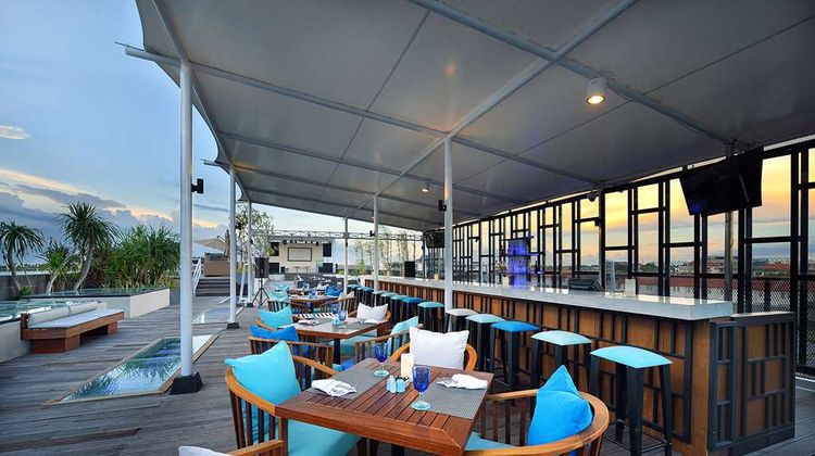 De Vins Sky Hotel Seminyak Restaurant