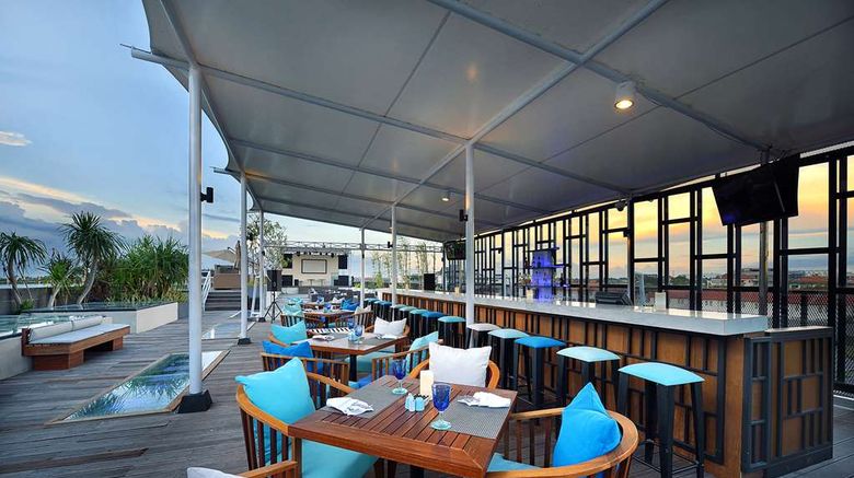 <b>De Vins Sky Hotel Seminyak Restaurant</b>. Images powered by <a href="https://iceportal.shijigroup.com/" title="IcePortal" target="_blank">IcePortal</a>.
