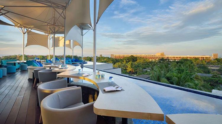 De Vins Sky Hotel Seminyak Restaurant