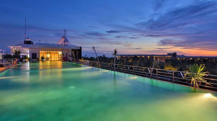 De Vins Sky Hotel Seminyak Pool