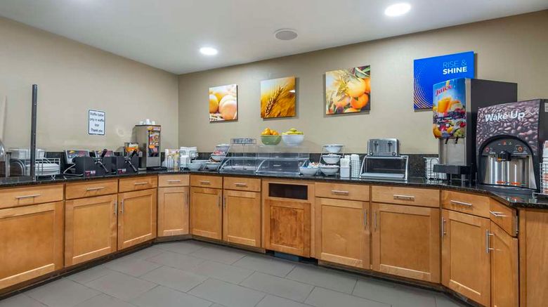 <b>Comfort Inn Asheville/Tunnel Road Restaurant</b>. Images powered by <a href="https://iceportal.shijigroup.com/" title="IcePortal" target="_blank">IcePortal</a>.