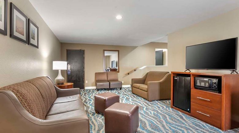 <b>Comfort Inn Asheville/Tunnel Road Suite</b>. Images powered by <a href="https://iceportal.shijigroup.com/" title="IcePortal" target="_blank">IcePortal</a>.