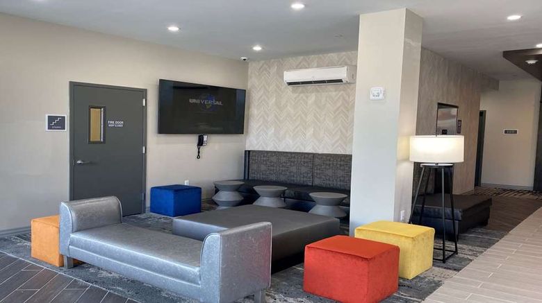 <b>Best Western Plus City Line Hotel Lobby</b>. Images powered by <a href="https://iceportal.shijigroup.com/" title="IcePortal" target="_blank">IcePortal</a>.