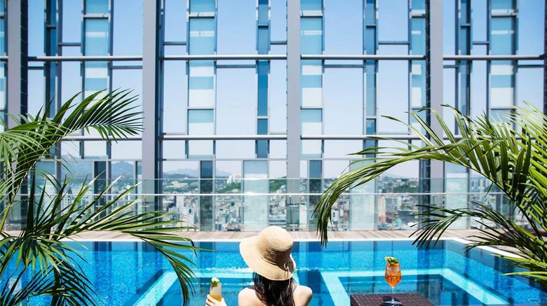 <b>Novotel Ambassador Seoul Dongdaemun Pool</b>. Images powered by <a href="https://iceportal.shijigroup.com/" title="IcePortal" target="_blank">IcePortal</a>.