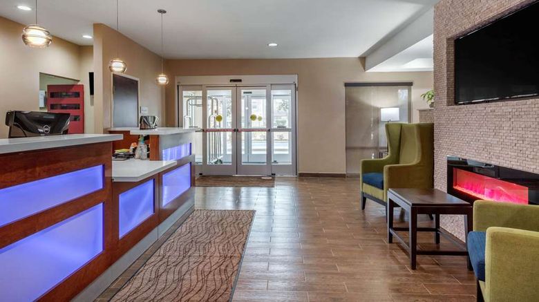<b>Comfort Inn & Suites Montgomery East Lobby</b>. Images powered by <a href="https://iceportal.shijigroup.com/" title="IcePortal" target="_blank">IcePortal</a>.