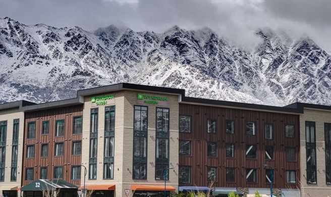 Wyndham Garden Remarkables Park Exterior