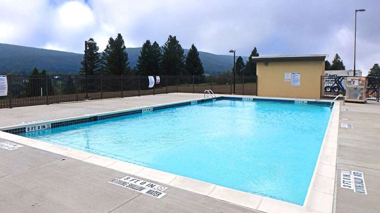 Wyndham Garden State College Pool