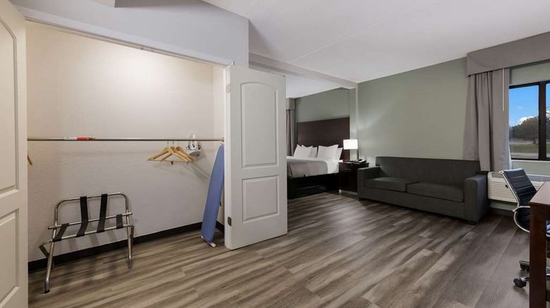 <b>Quality Inn Merriam/Shawnee Room</b>. Images powered by <a href="https://iceportal.shijigroup.com/" title="IcePortal" target="_blank">IcePortal</a>.
