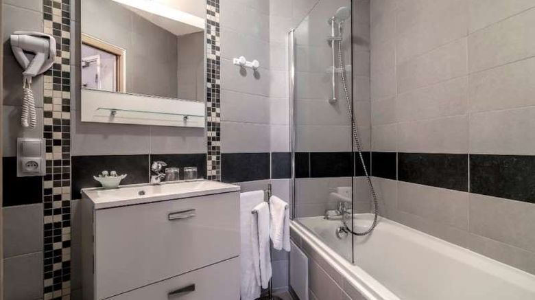 <b>Hotel du Moulin d'Or Lille Restaurant</b>. Images powered by <a href="https://iceportal.shijigroup.com/" title="IcePortal" target="_blank">IcePortal</a>.