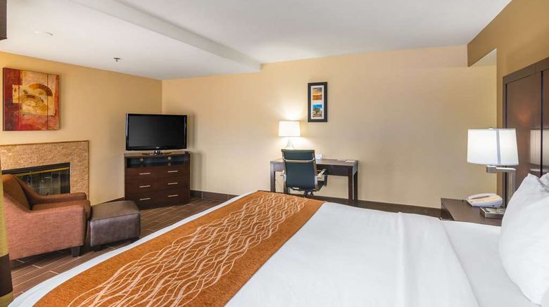 <b>Comfort Inn & Suites Mojave Suite</b>. Images powered by <a href="https://iceportal.shijigroup.com/" title="IcePortal" target="_blank">IcePortal</a>.