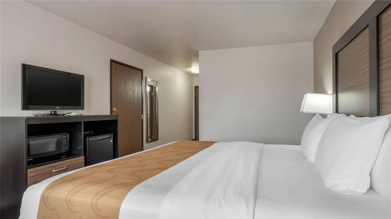 <b>Quality Inn & Suites of South Fork Room</b>. Images powered by <a href="https://iceportal.shijigroup.com/" title="IcePortal" target="_blank">IcePortal</a>.