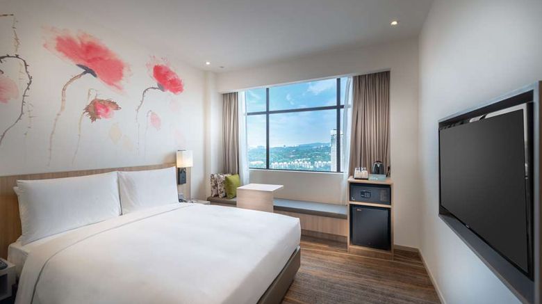 <b>Hilton Garden Inn Kuala Lumpur South Room</b>. Images powered by <a href="https://iceportal.shijigroup.com/" title="IcePortal" target="_blank">IcePortal</a>.