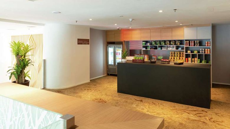 <b>Hilton Garden Inn Kuala Lumpur South Restaurant</b>. Images powered by <a href="https://iceportal.shijigroup.com/" title="IcePortal" target="_blank">IcePortal</a>.