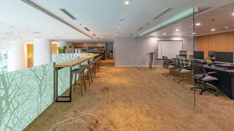 <b>Hilton Garden Inn Kuala Lumpur South Restaurant</b>. Images powered by <a href="https://iceportal.shijigroup.com/" title="IcePortal" target="_blank">IcePortal</a>.
