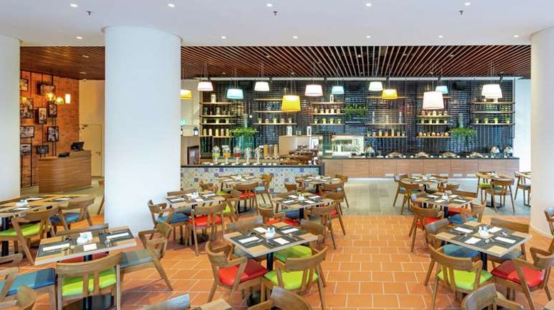 <b>Hilton Garden Inn Kuala Lumpur South Restaurant</b>. Images powered by <a href="https://iceportal.shijigroup.com/" title="IcePortal" target="_blank">IcePortal</a>.