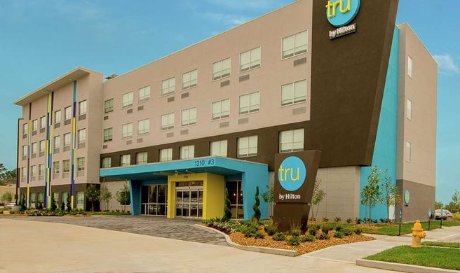 Tru by Hilton Lafayette Exterior