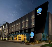 Tru by Hilton Lafayette Exterior