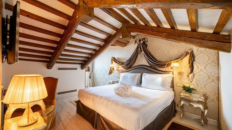 <b>Colombina Hotel Room</b>. Images powered by <a href="https://iceportal.shijigroup.com/" title="IcePortal" target="_blank">IcePortal</a>.