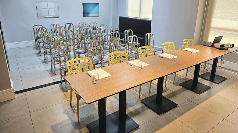 <b>Ibis Styles Boa Vista Meeting</b>. Images powered by <a href="https://iceportal.shijigroup.com/" title="IcePortal" target="_blank">IcePortal</a>.