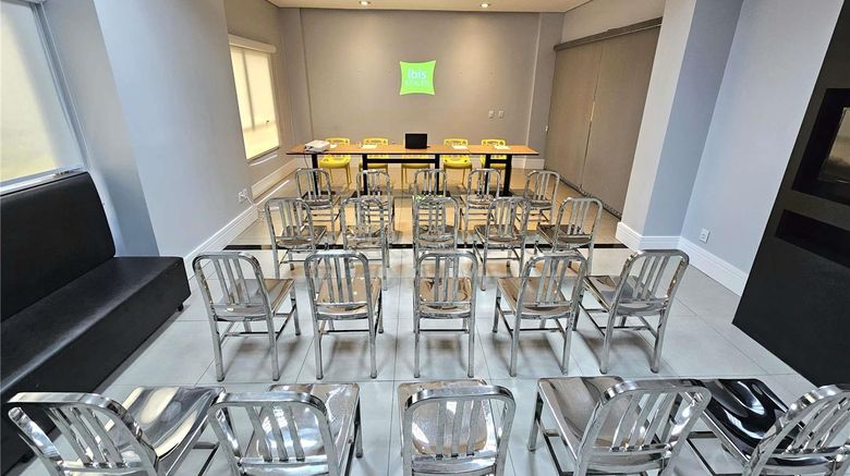 <b>Ibis Styles Boa Vista Meeting</b>. Images powered by <a href="https://iceportal.shijigroup.com/" title="IcePortal" target="_blank">IcePortal</a>.