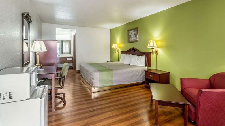 <b>Rodeway Inn Santa Rosa Room</b>. Images powered by <a href="https://iceportal.shijigroup.com/" title="IcePortal" target="_blank">IcePortal</a>.