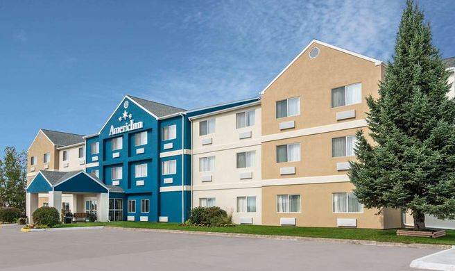 AmericInn by Wyndham Duluth Exterior