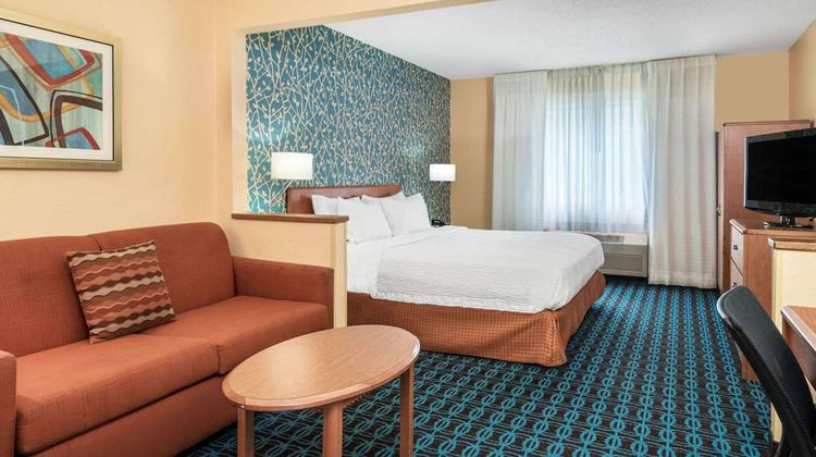 AmericInn by Wyndham Duluth Suite