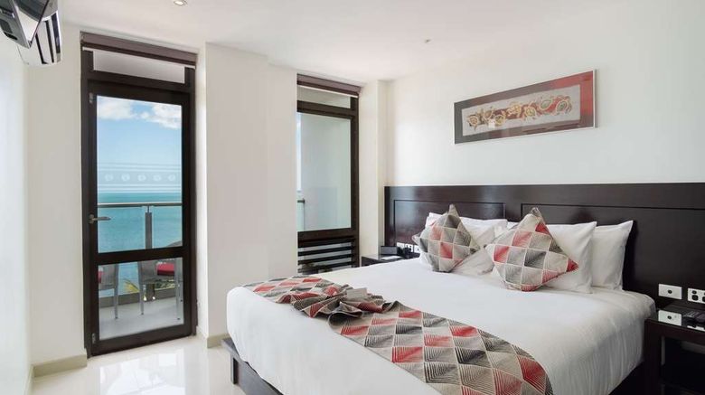 <b>Ramada Suites Wailoaloa Beach Room</b>. Images powered by <a href="https://iceportal.shijigroup.com/" title="IcePortal" target="_blank">IcePortal</a>.
