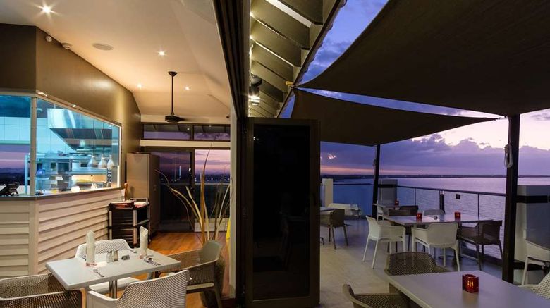 <b>Ramada Suites Wailoaloa Beach Restaurant</b>. Images powered by <a href="https://iceportal.shijigroup.com/" title="IcePortal" target="_blank">IcePortal</a>.