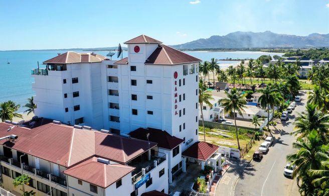 Ramada Suites Wailoaloa Beach Exterior