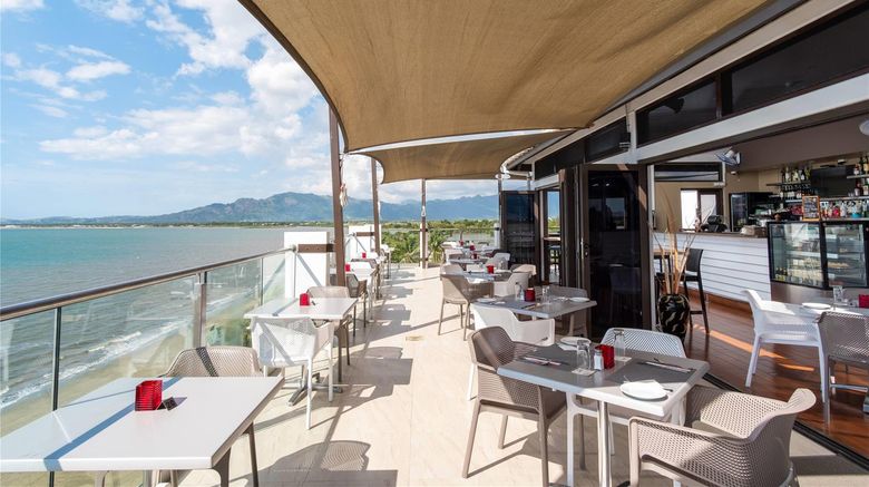 <b>Ramada Suites Wailoaloa Beach Restaurant</b>. Images powered by <a href="https://iceportal.shijigroup.com/" title="IcePortal" target="_blank">IcePortal</a>.