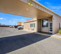 Econo Lodge Tillicum Exterior