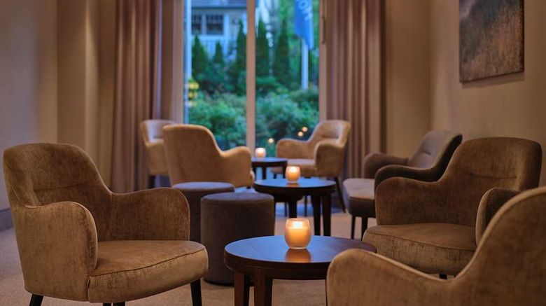 <b>Dorint Seehotel Binz-Therme Lobby</b>. Images powered by <a href="https://iceportal.shijigroup.com/" title="IcePortal" target="_blank">IcePortal</a>.