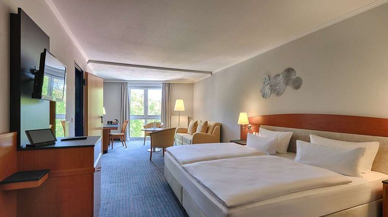 <b>Dorint Seehotel Binz-Therme Suite</b>. Images powered by <a href="https://iceportal.shijigroup.com/" title="IcePortal" target="_blank">IcePortal</a>.