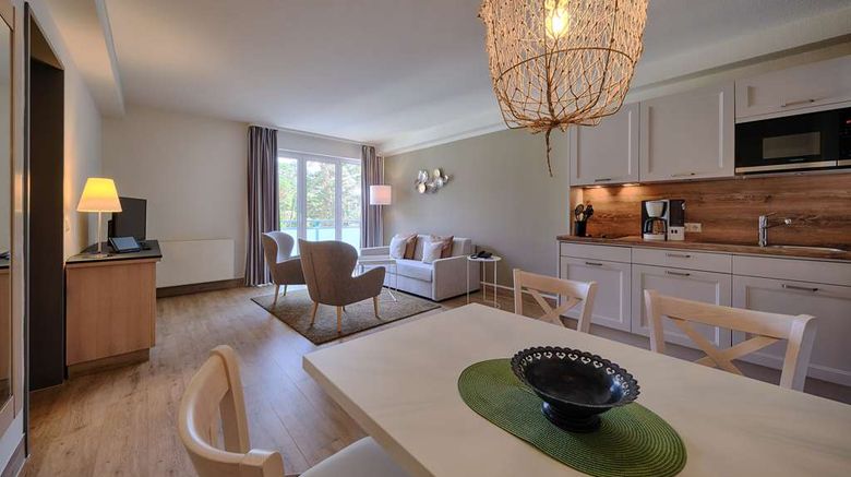<b>Dorint Seehotel Binz-Therme Suite</b>. Images powered by <a href="https://iceportal.shijigroup.com/" title="IcePortal" target="_blank">IcePortal</a>.