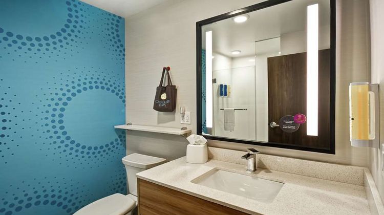 Tru by Hilton Fort Wayne Room