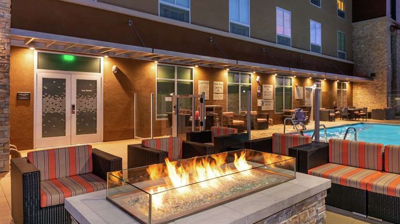 <b>Hampton Inn & Suites Buena Park Exterior</b>. Images powered by <a href="https://iceportal.shijigroup.com/" title="IcePortal" target="_blank">IcePortal</a>.