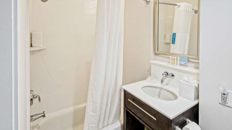 <b>Hotel Continental Miami Beach Room</b>. Images powered by <a href="https://iceportal.shijigroup.com/" title="IcePortal" target="_blank">IcePortal</a>.
