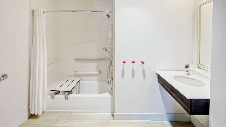 <b>Hotel Continental Miami Beach Room</b>. Images powered by <a href="https://iceportal.shijigroup.com/" title="IcePortal" target="_blank">IcePortal</a>.