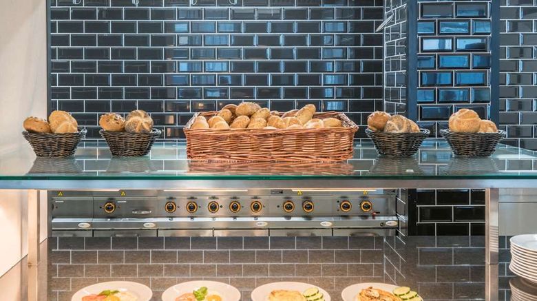<b>Hilton Garden Inn Munich City West Restaurant</b>. Images powered by <a href="https://iceportal.shijigroup.com/" title="IcePortal" target="_blank">IcePortal</a>.